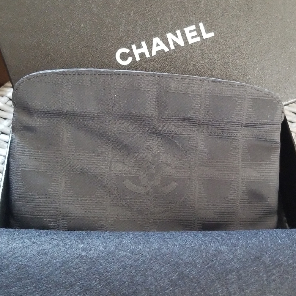 Chanel black pouch 💥Authentic💥